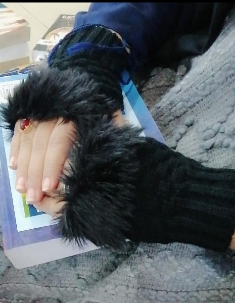 FUR GLOVES