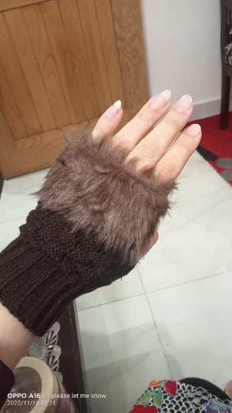 FUR GLOVES